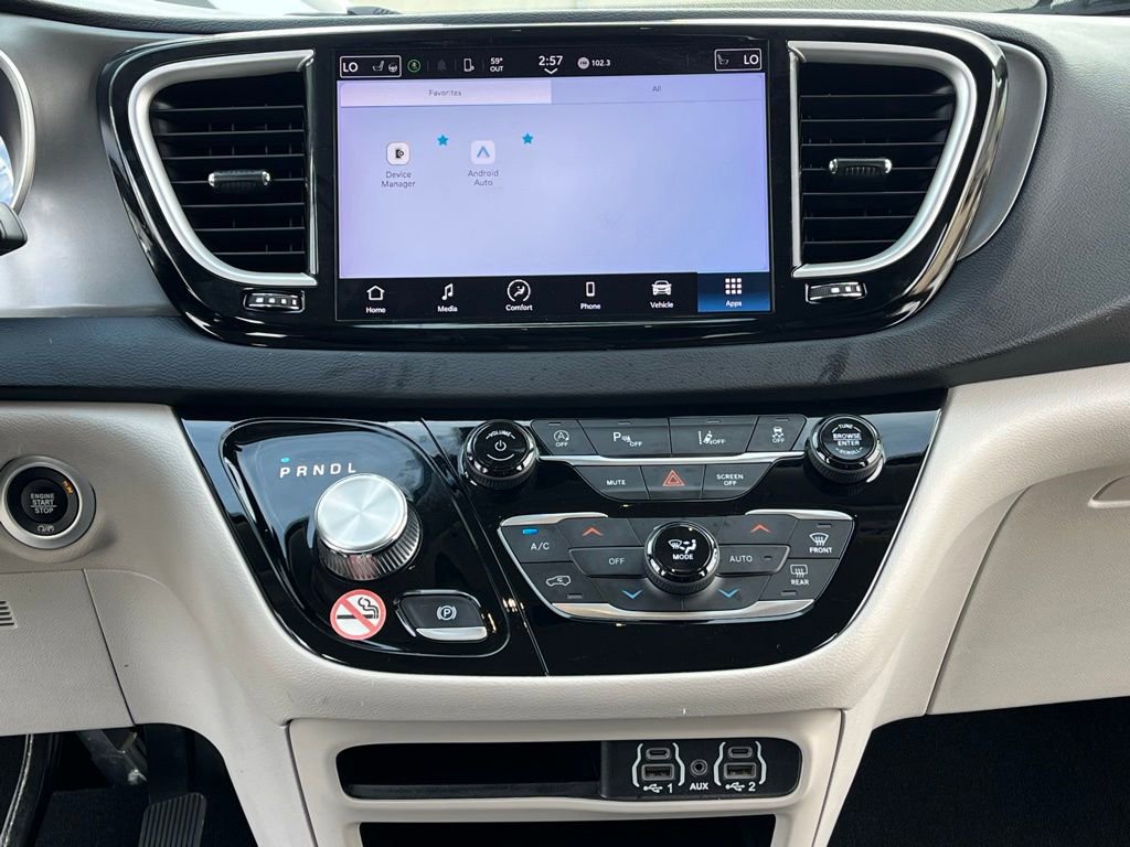 Used 2023 Chrysler Pacifica Touring-L image 17