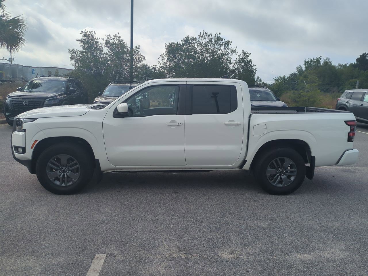 Certified 2025 Nissan Frontier SV w/ SV Convenience Package RWD image 7