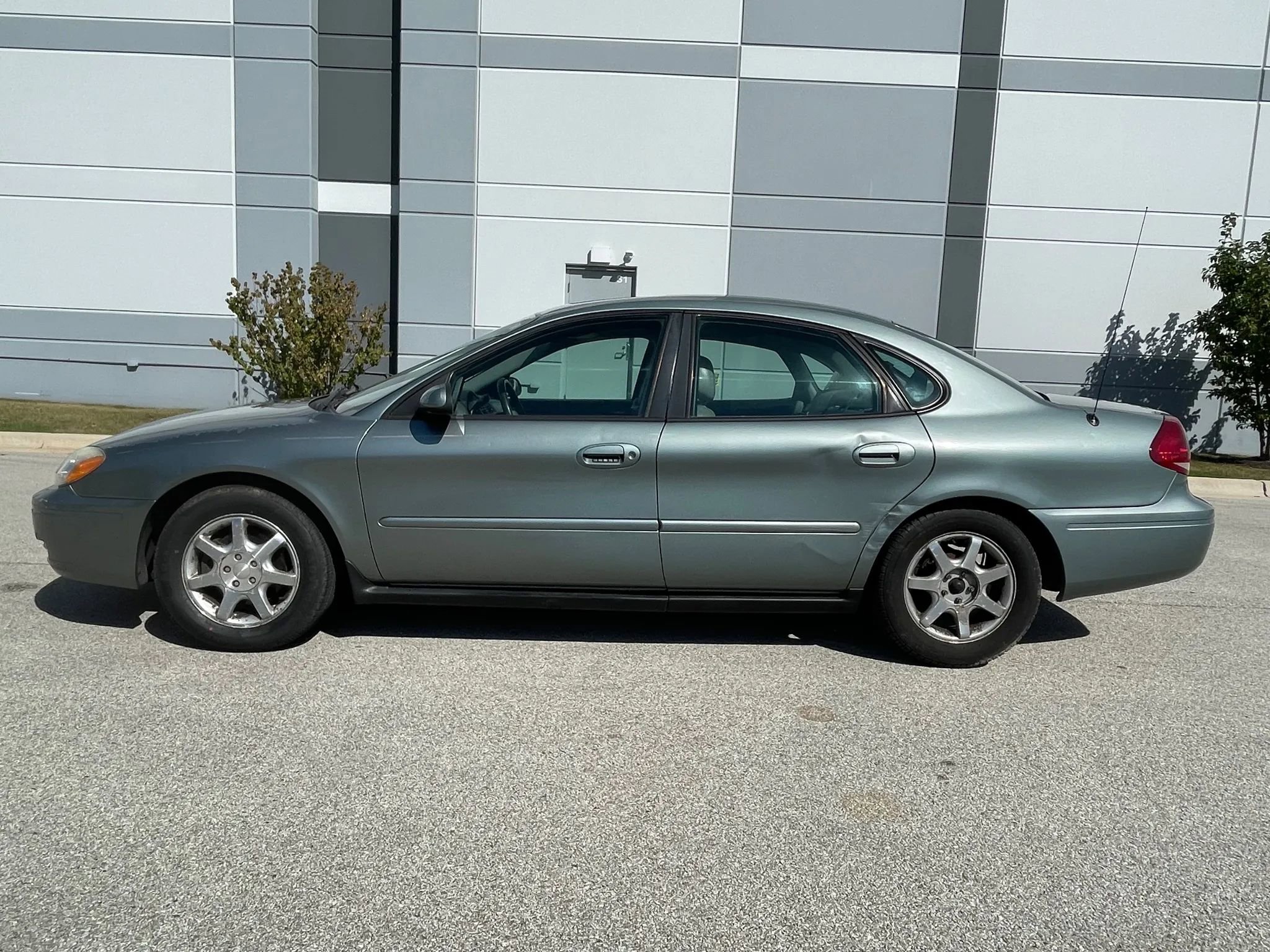 Used 2006 Ford Taurus SEL image 8
