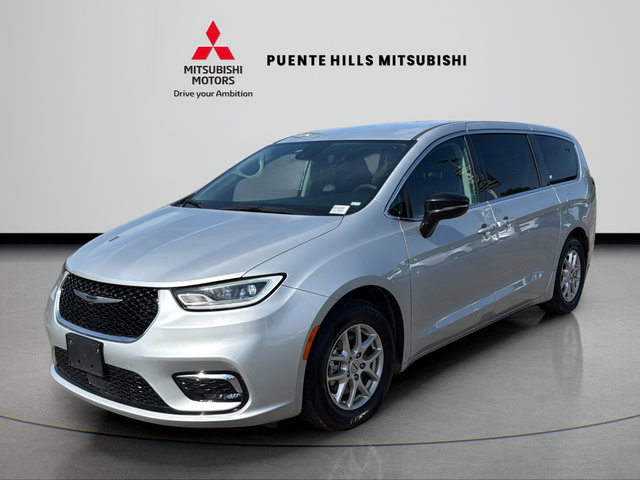 Used 2024 Chrysler Pacifica Touring-L FWD image 1