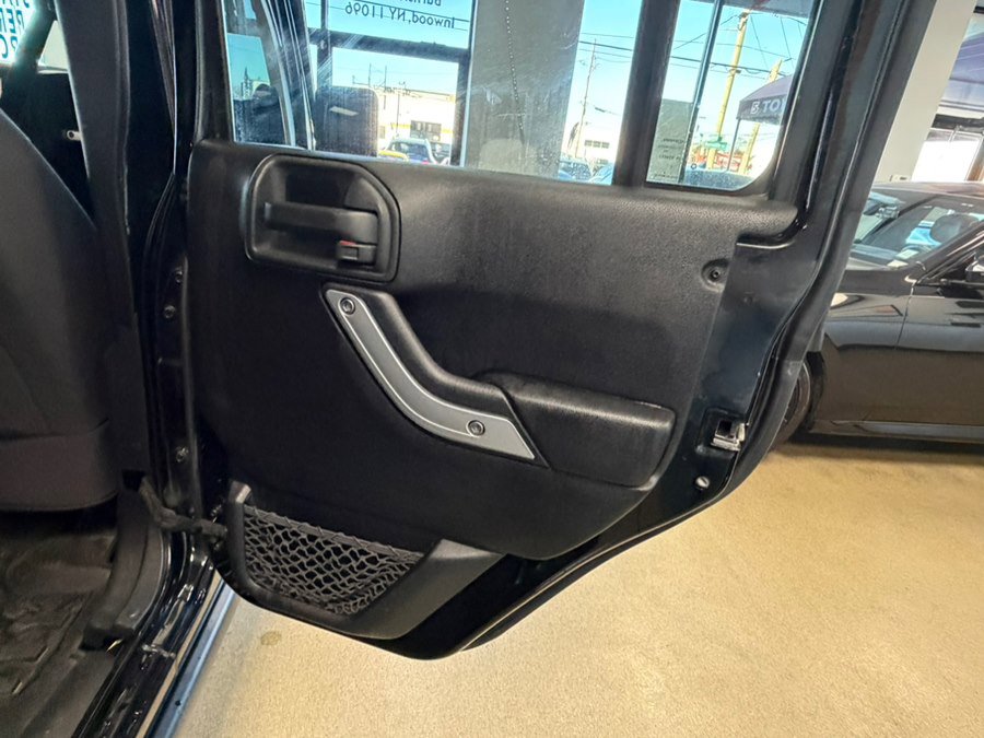 Used 2013 Jeep Wrangler Unlimited Rubicon w/ Connectivity Group image 25