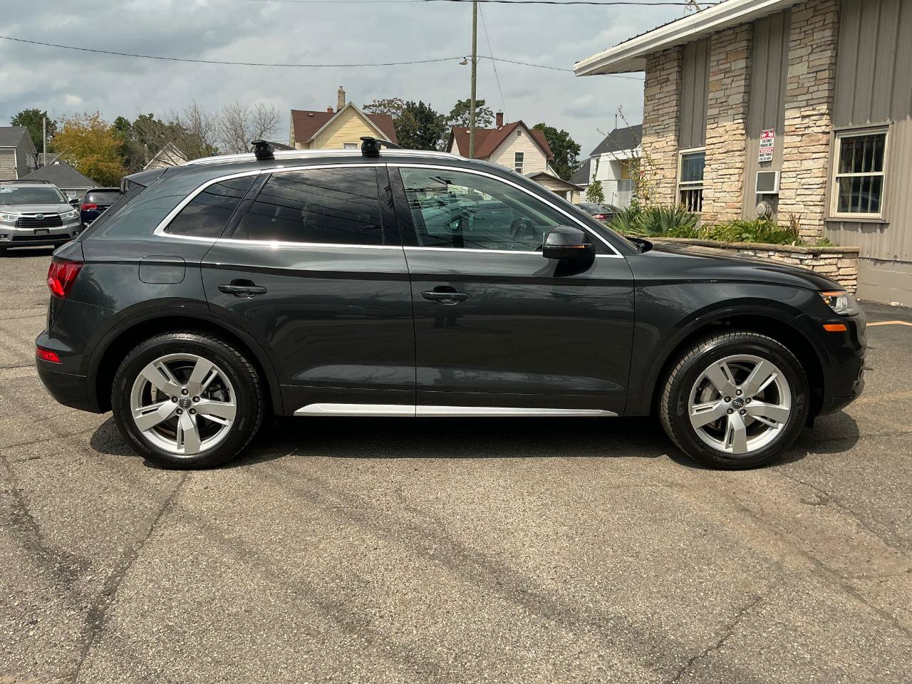 Used 2018 Audi Q5 2.0T Premium Plus w/ Premium Plus Package AWD/4WD image 3