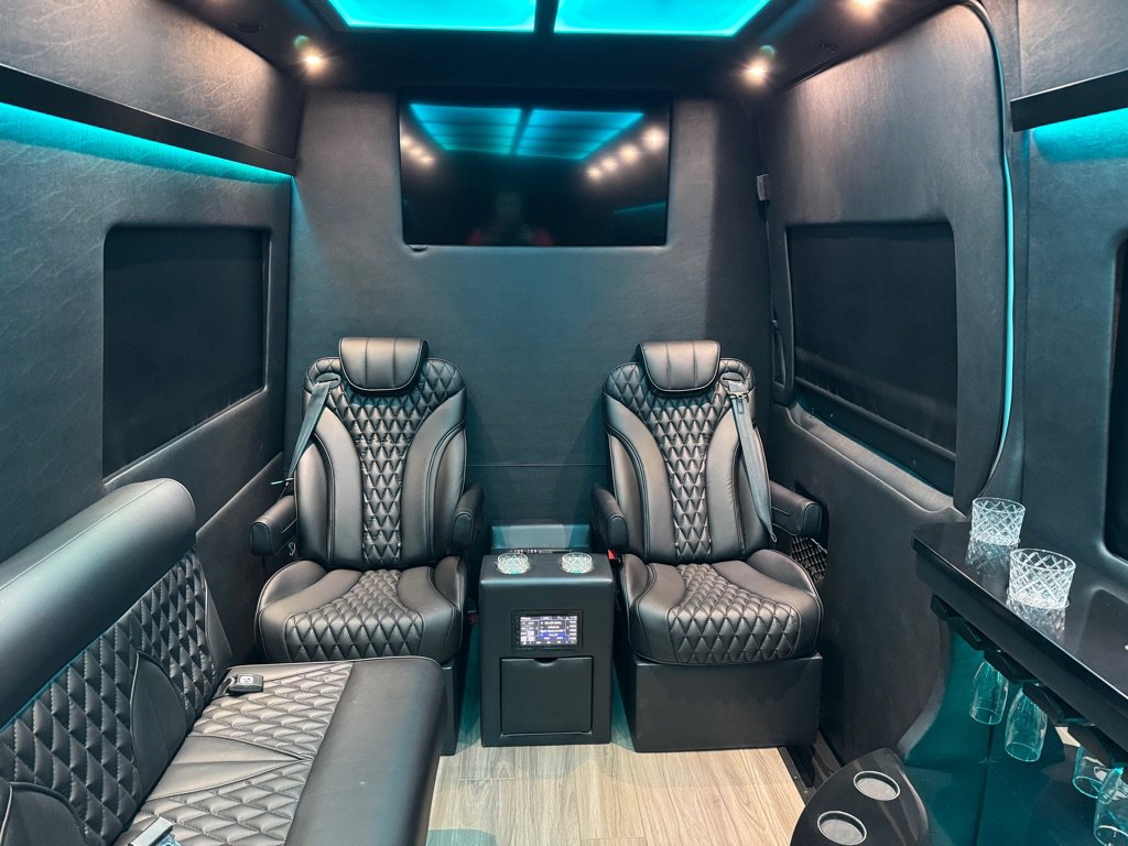 Used 2023 Mercedes-Benz Sprinter 2500 image 16