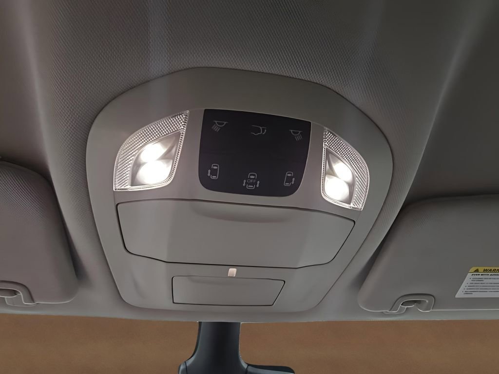 Used 2024 Chrysler Pacifica Touring-L image 31
