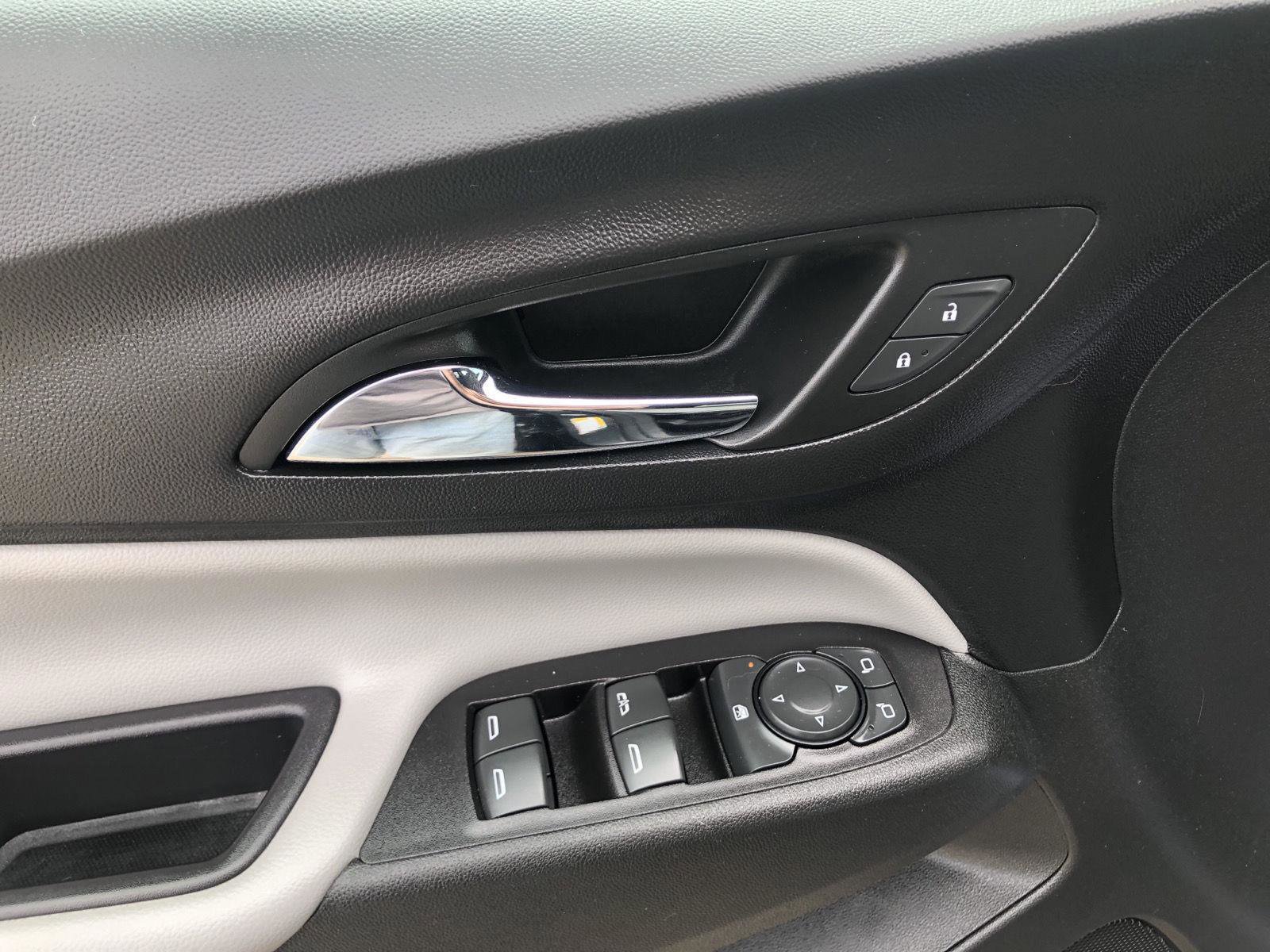 Used 2019 Chevrolet Equinox LS w/ LS Convenience Package FWD image 17