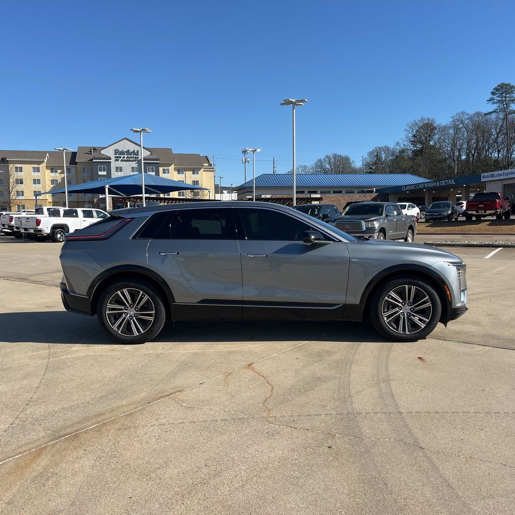 Used 2024 Cadillac Lyriq Luxury image 11