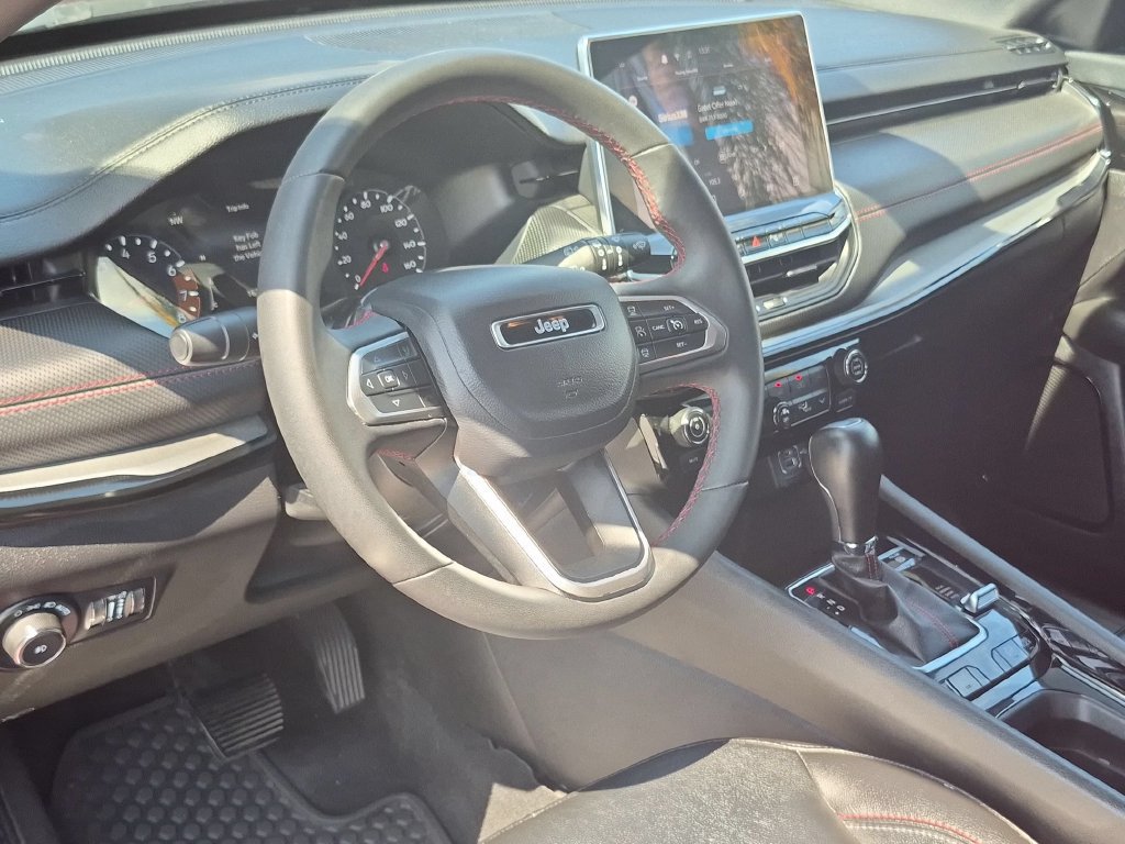 Used 2025 Jeep Compass Trailhawk AWD/4WD image 15
