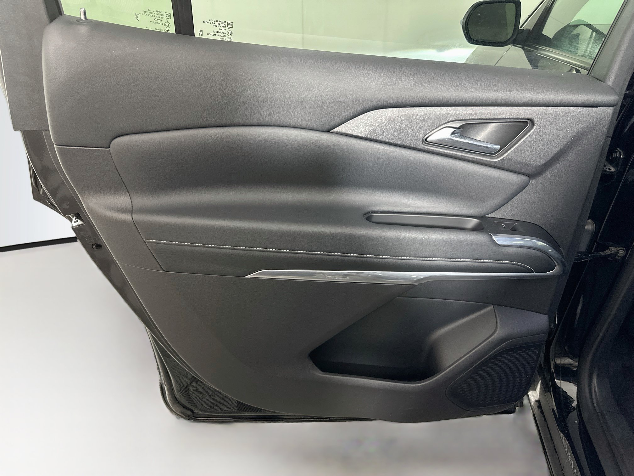 Used 2025 Chevrolet Traverse LT FWD image 25