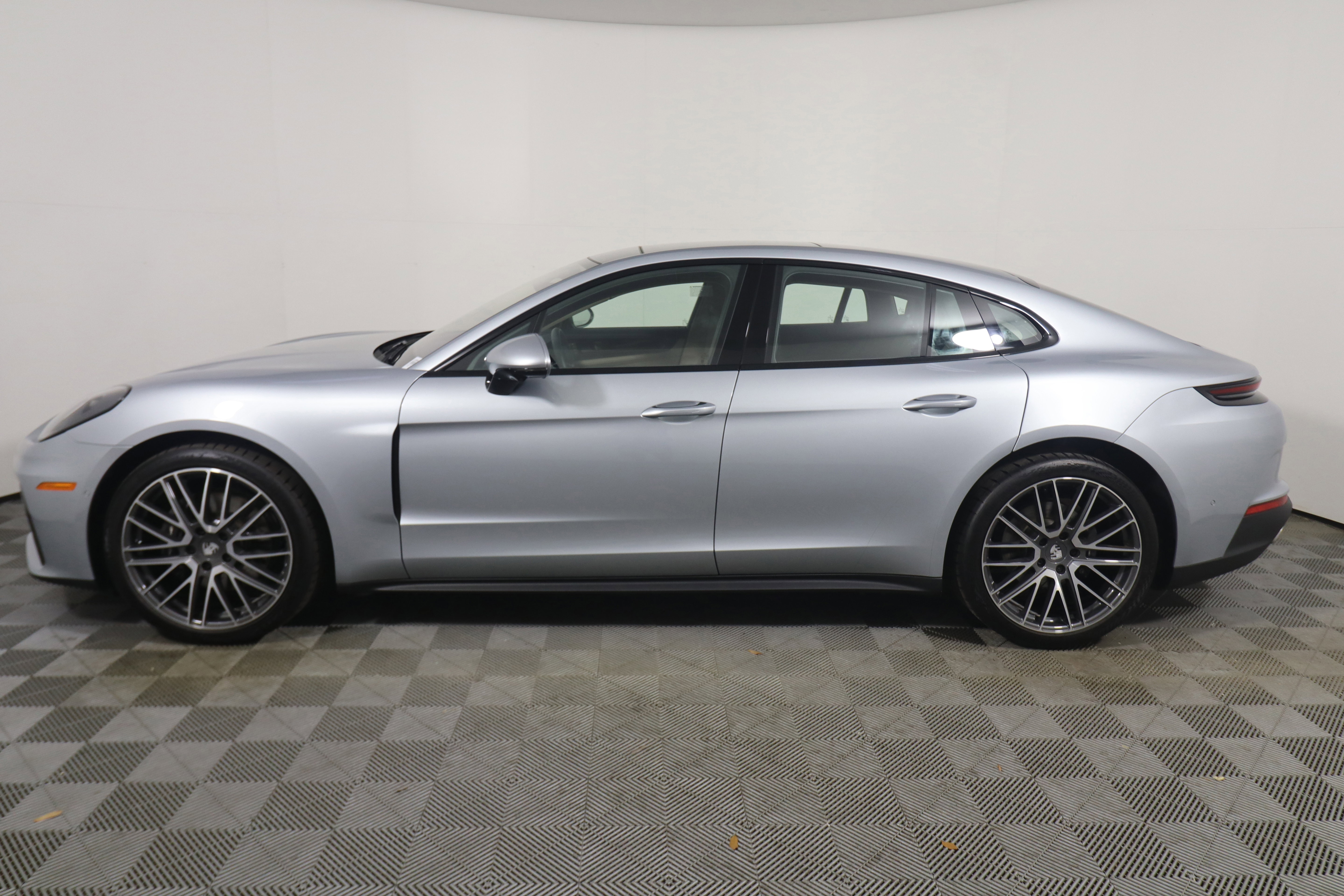 Certified 2026 Porsche Panamera image 2