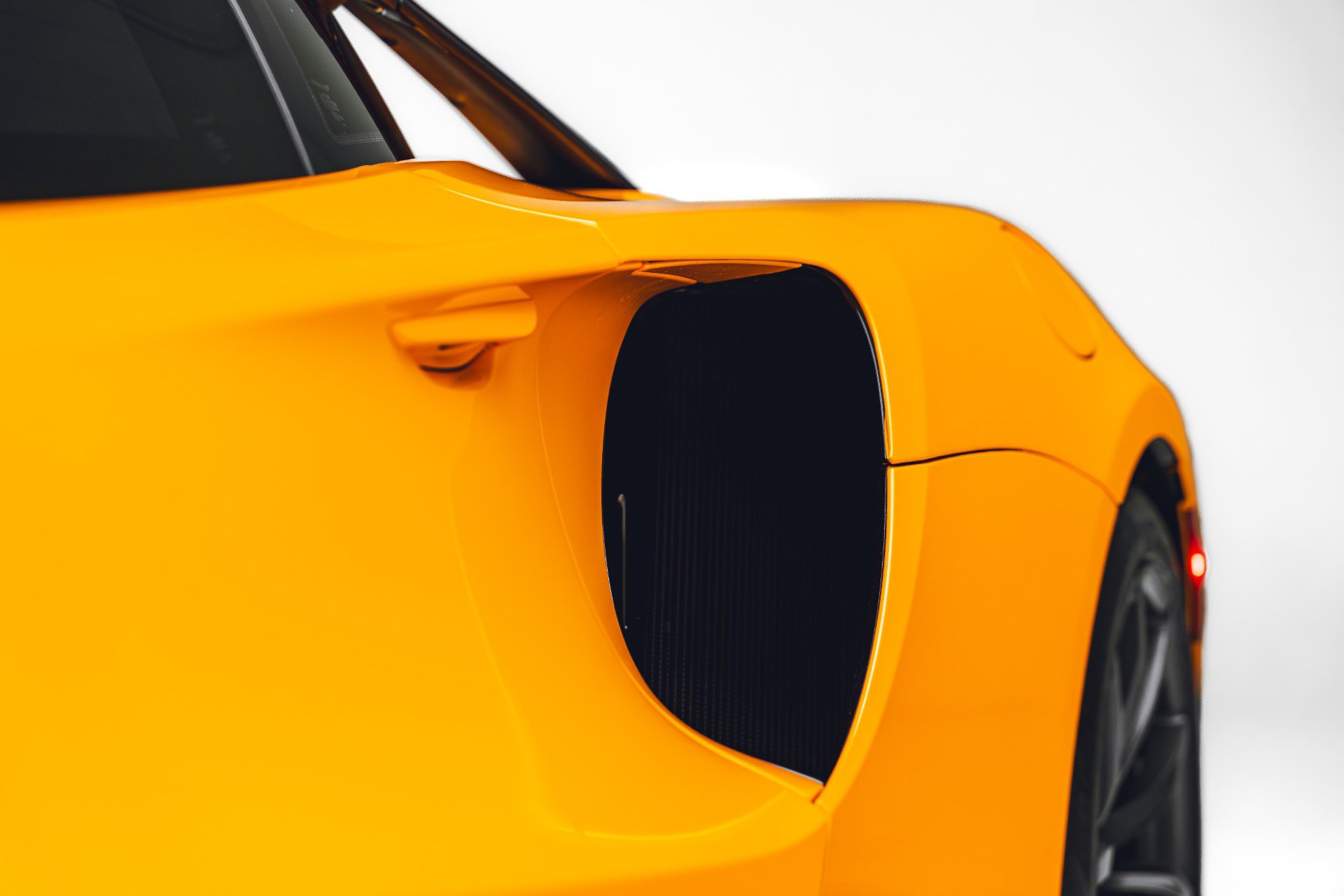 Used 2023 McLaren Artura RWD image 33