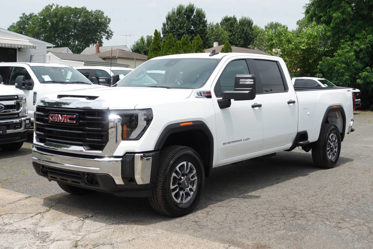 Used 2024 GMC Sierra 2500 Pro w/ Convenience Package image 1