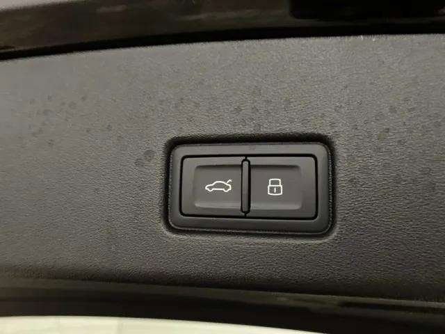 Used 2024 Audi Q4 e-tron Premium w/ Convenience Package image 10