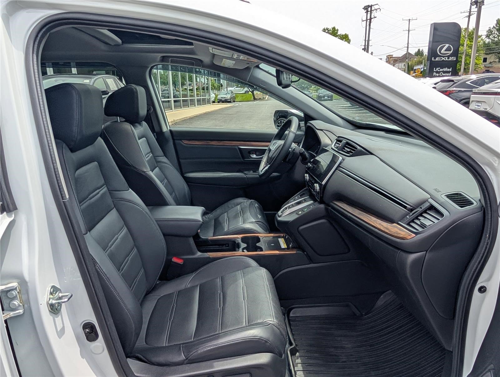 Used 2020 Honda CR-V Touring image 11
