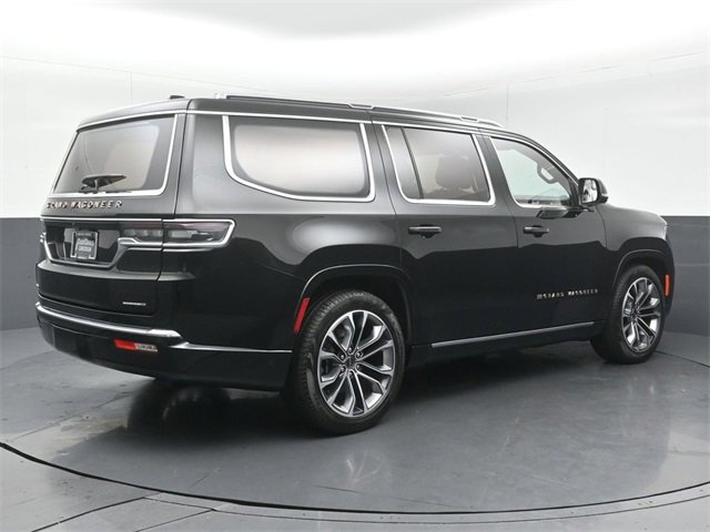Used 2023 Jeep Grand Wagoneer Series III image 7