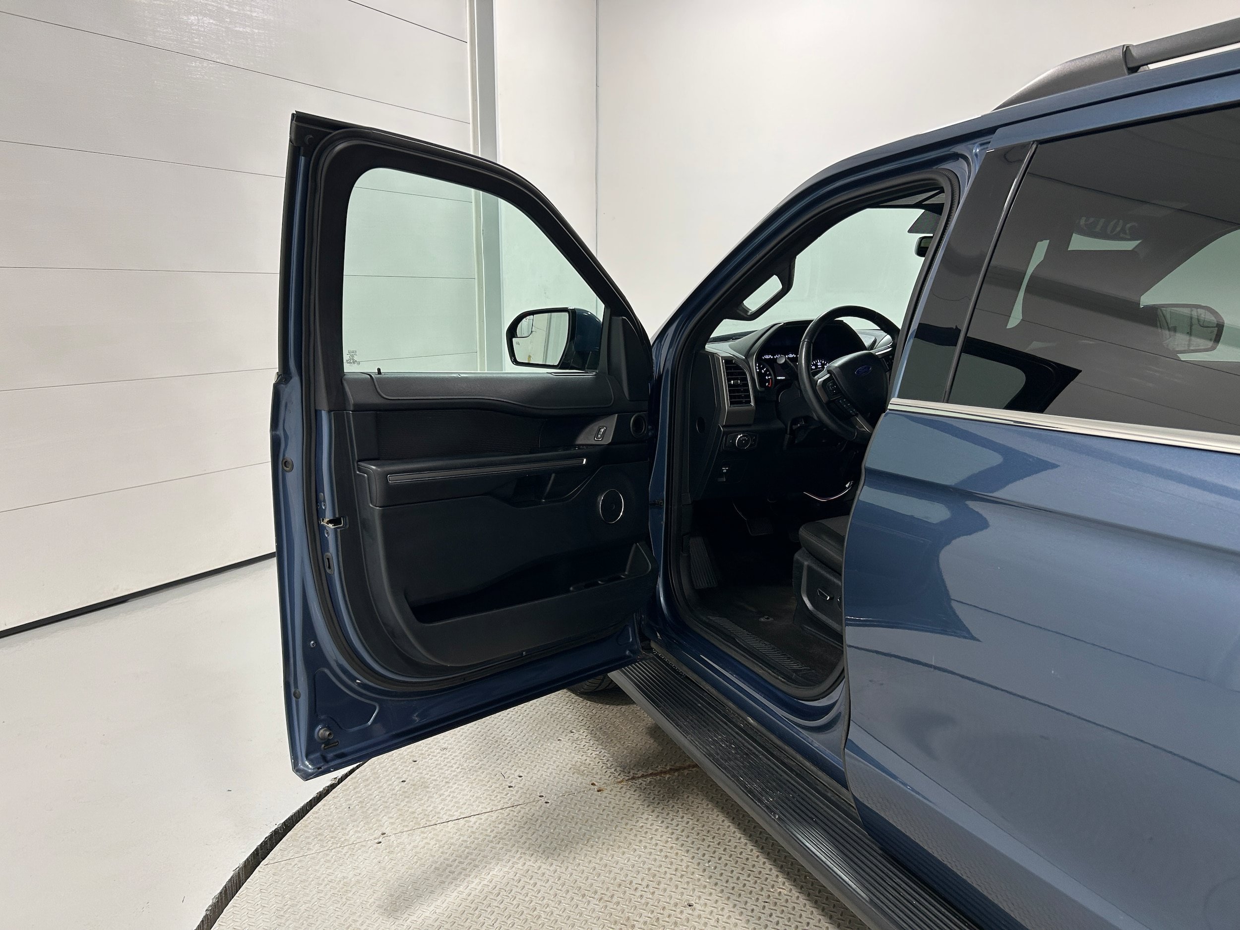 Used 2019 Ford Expedition Max XLT AWD/4WD image 23