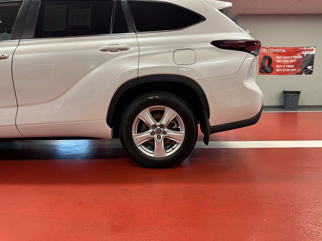 Certified 2025 Toyota Highlander LE AWD/4WD image 28