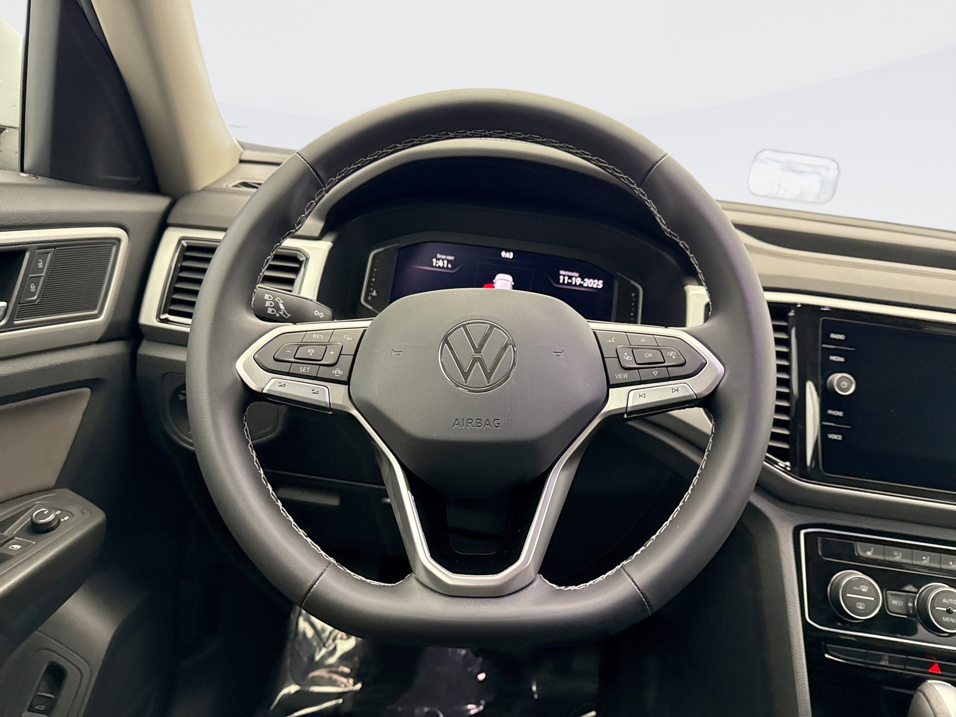 Used 2023 Volkswagen Atlas SE image 12