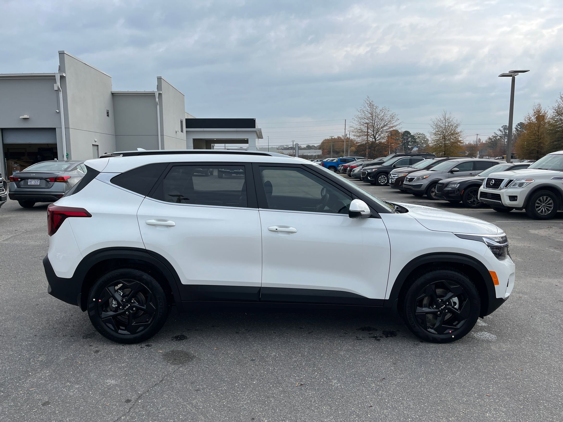 New 2026 Kia Seltos EX image 9