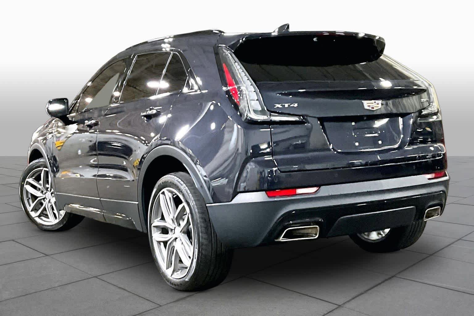 Used 2022 Cadillac XT4 Sport w/ Enhanced Visibility Package FWD image 12