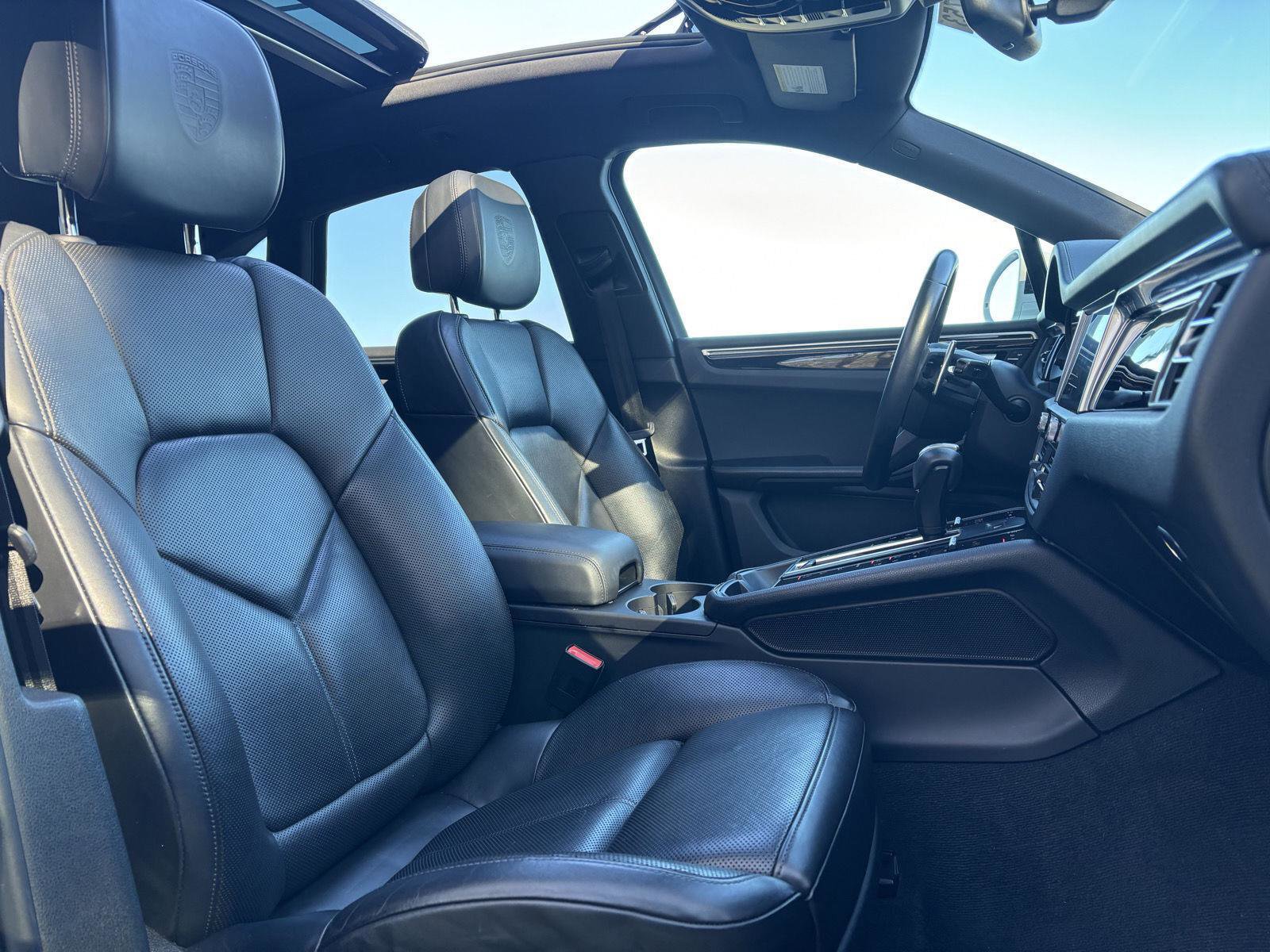 Used 2022 Porsche Macan Base w/ Premium Package Plus image 6