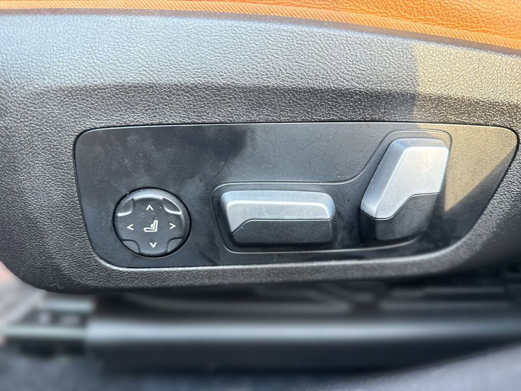 Used 2023 BMW 330i xDrive Sedan w/ Premium Package image 14