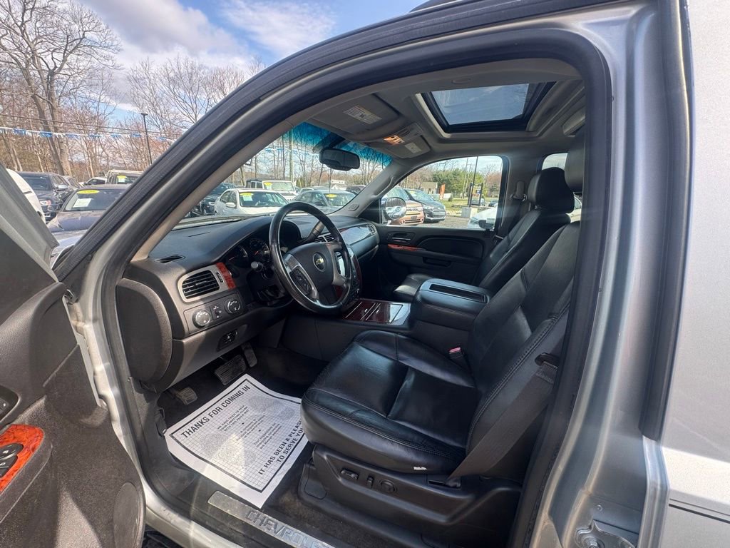 Used 2013 Chevrolet Avalanche LTZ image 25