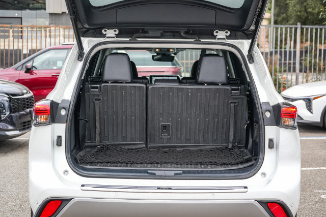 Used 2022 Toyota Highlander Platinum AWD/4WD image 27