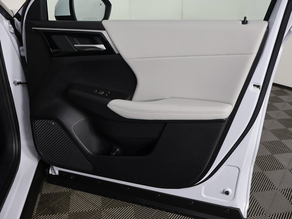 New 2025 Mitsubishi Outlander SE image 26