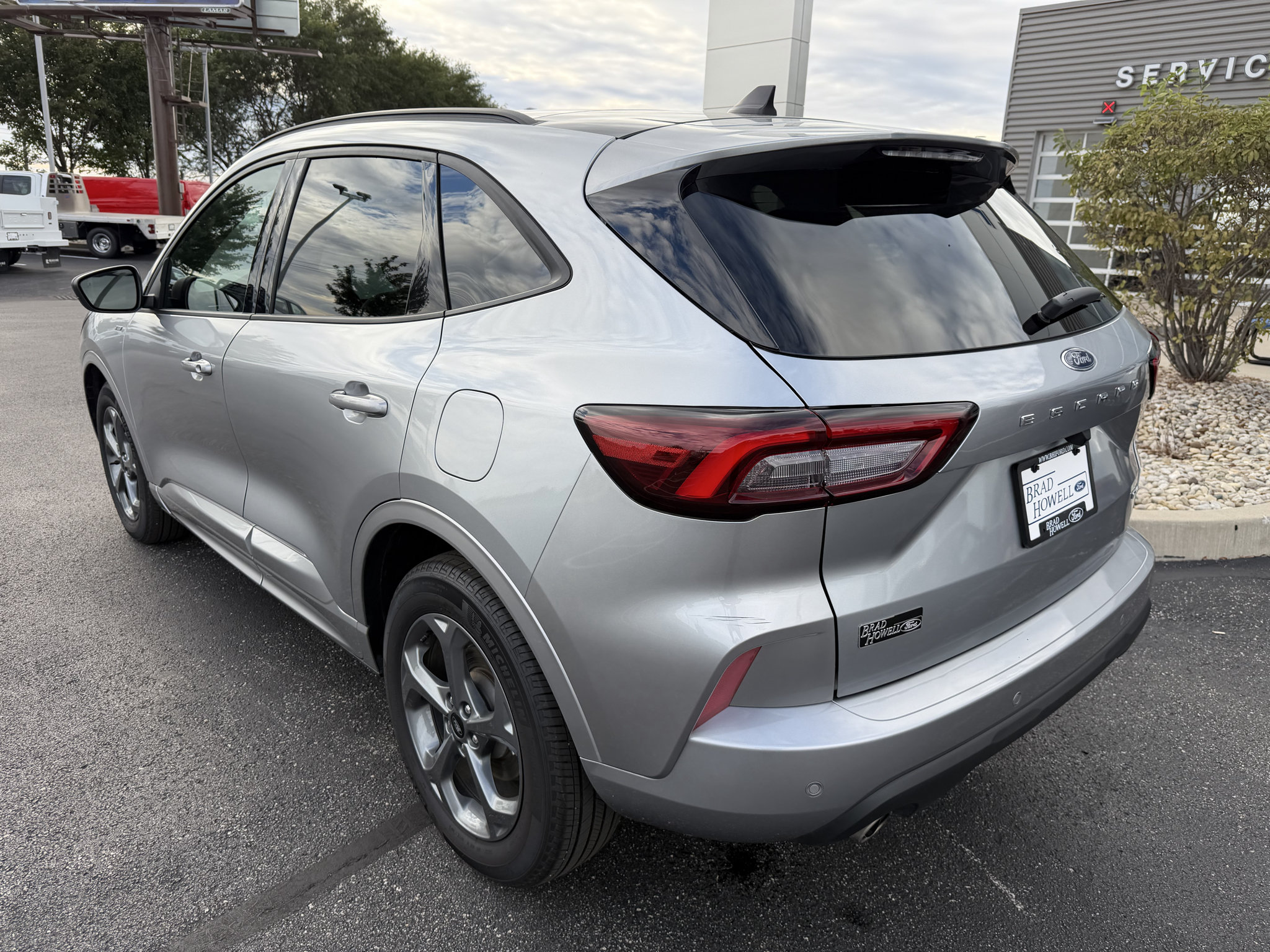 Used 2023 Ford Escape ST-Line w/ Tech Pack #1 AWD/4WD image 8