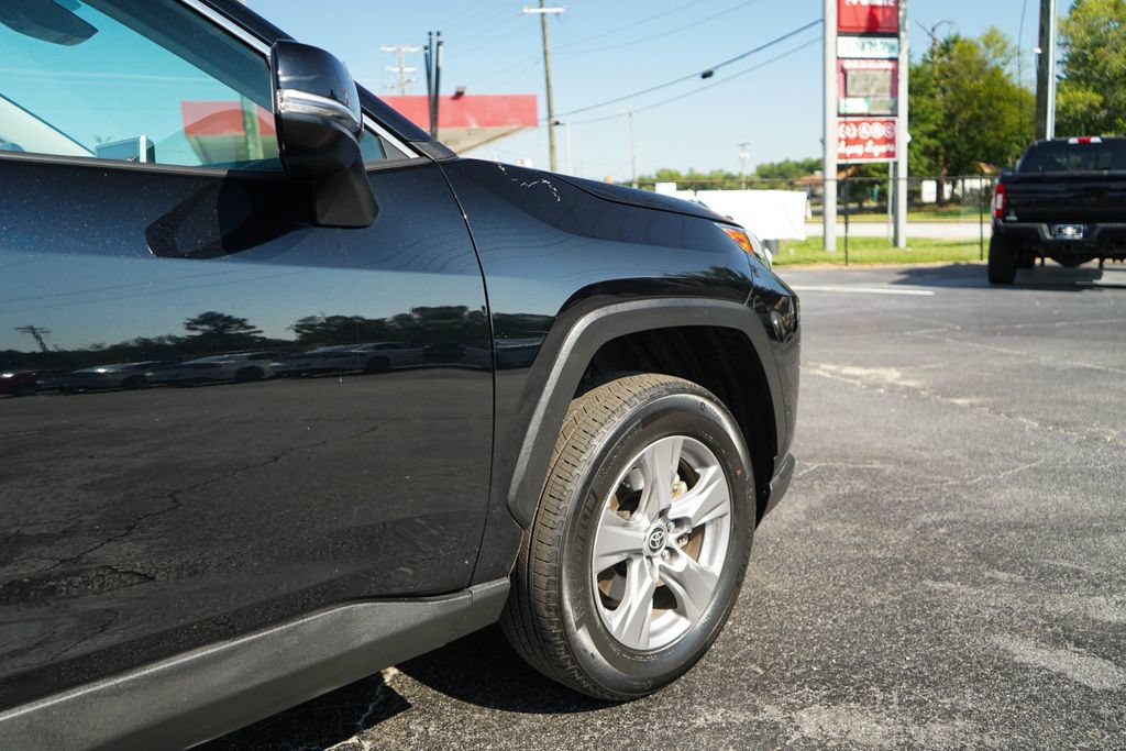 Used 2025 Toyota RAV4 XLE AWD/4WD image 19