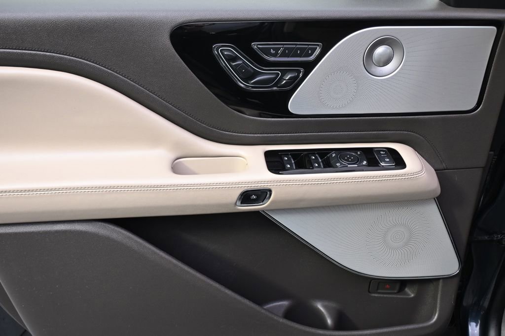 Used 2021 Lincoln Aviator Reserve w/ Equipment Group 202A image 23