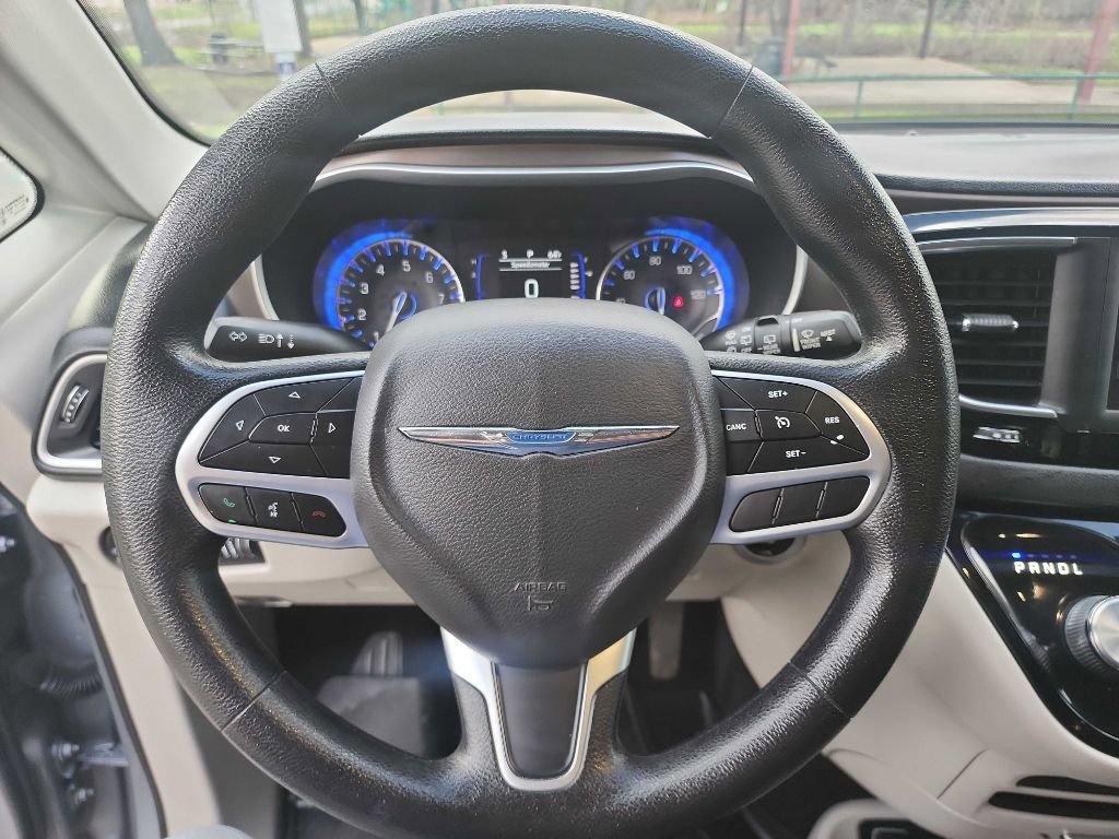 Used 2020 Chrysler Voyager Lxi image 13