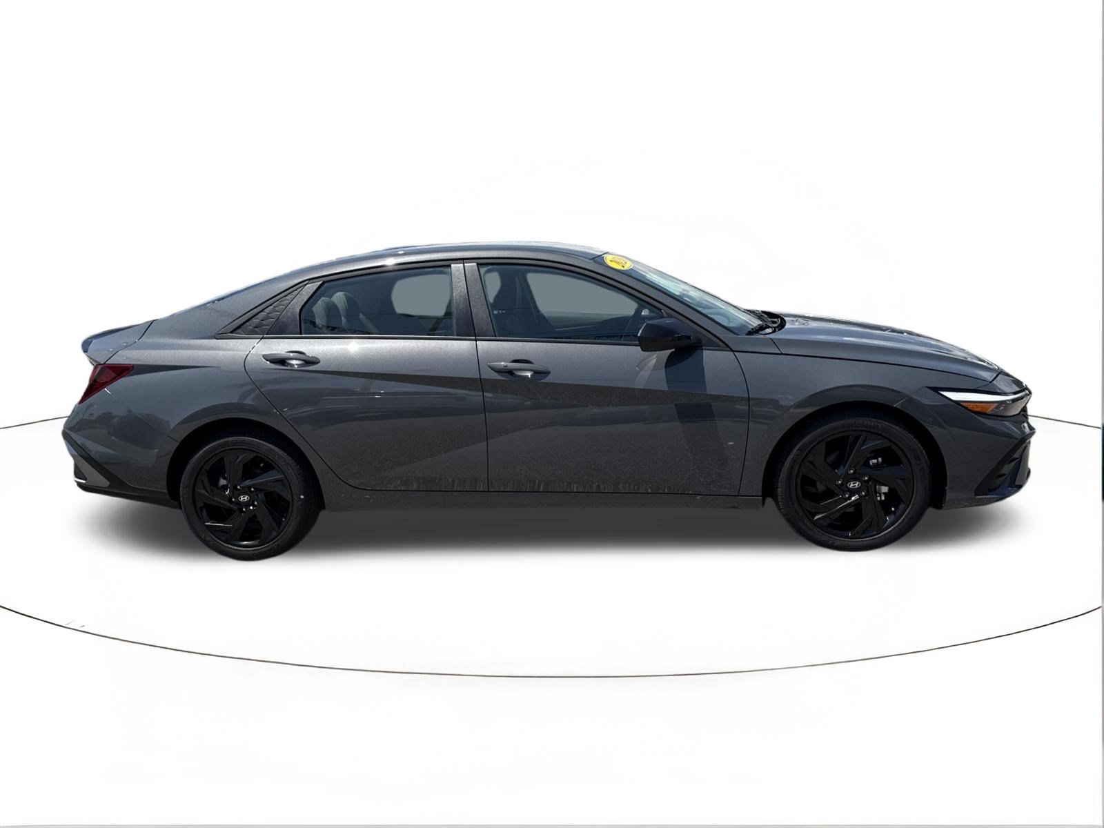 Used 2026 Hyundai Elantra Sport FWD image 2
