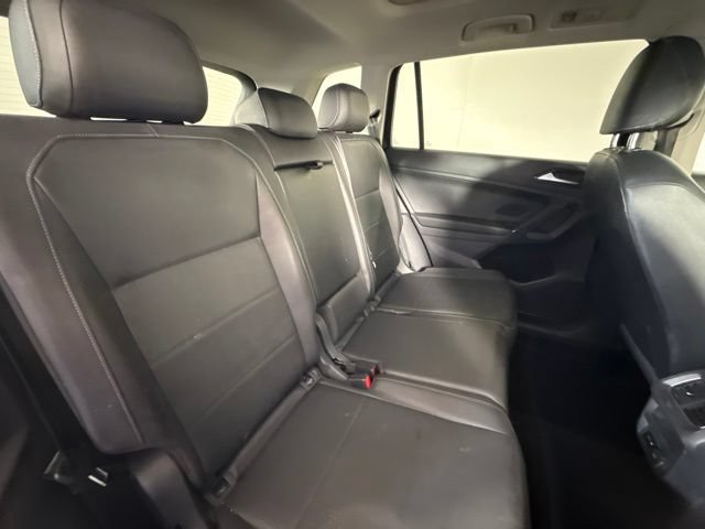 Used 2018 Volkswagen Tiguan SEL AWD/4WD image 32
