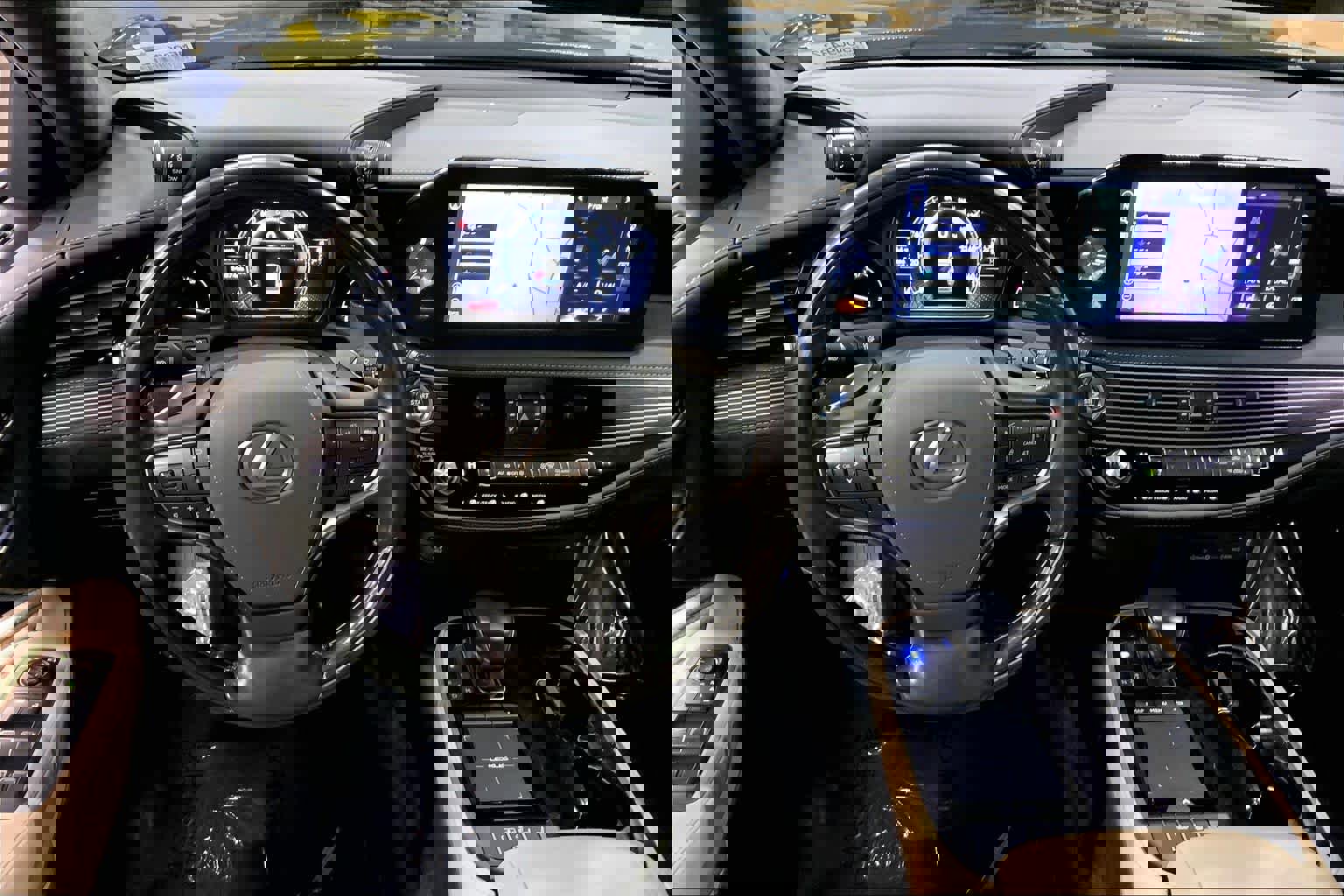 Certified 2021 Lexus LS 500 AWD image 5