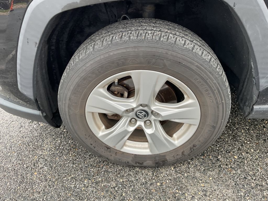 Used 2019 Toyota RAV4 XLE w/ Convenience Package image 5