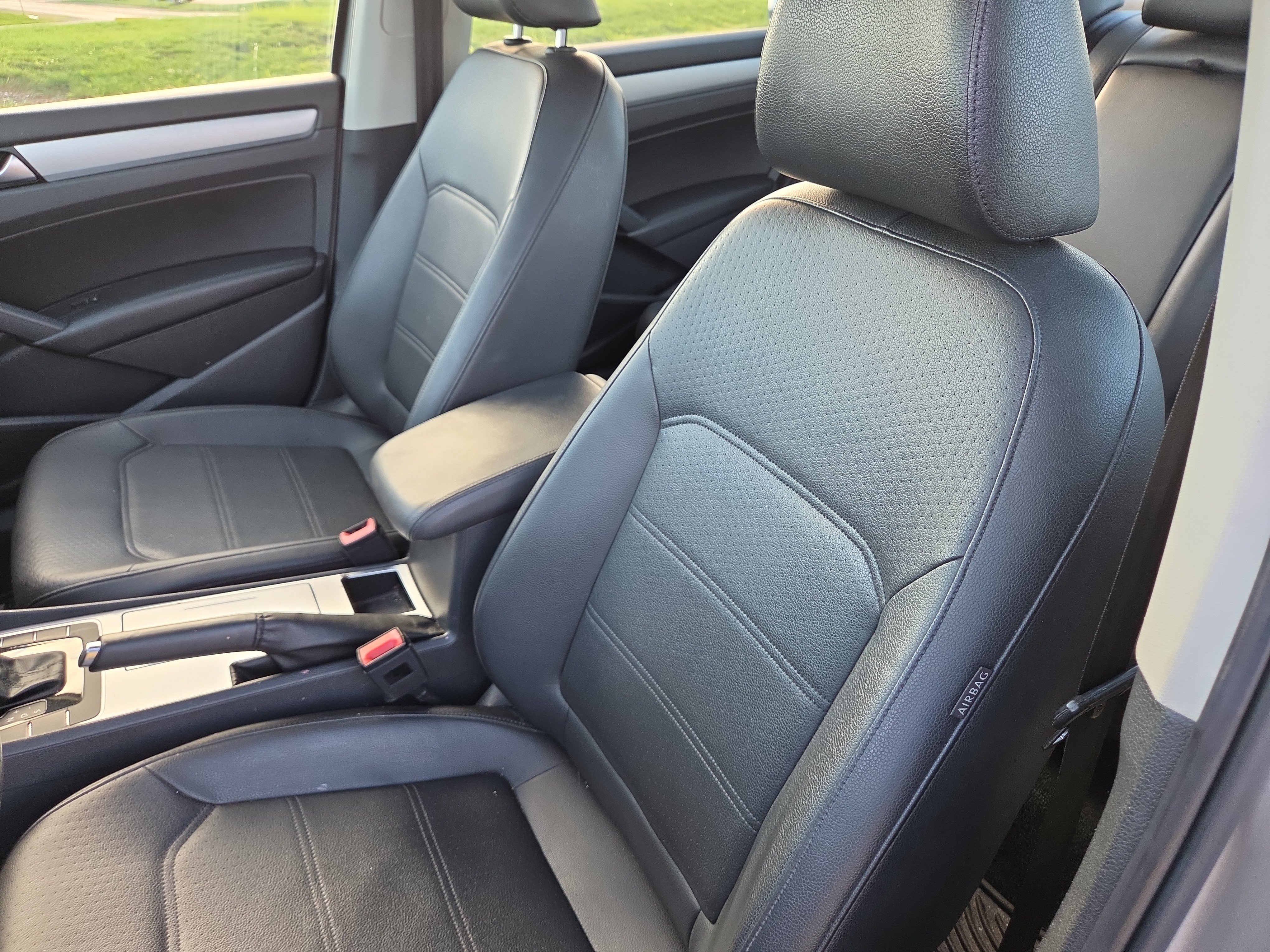 Used 2012 Volkswagen Passat 2.5 SE FWD image 2