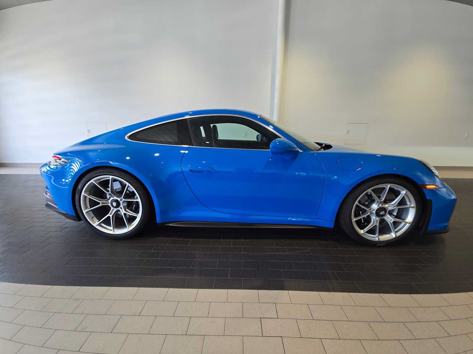 Used 2022 Porsche 911 GT3 RWD image 8