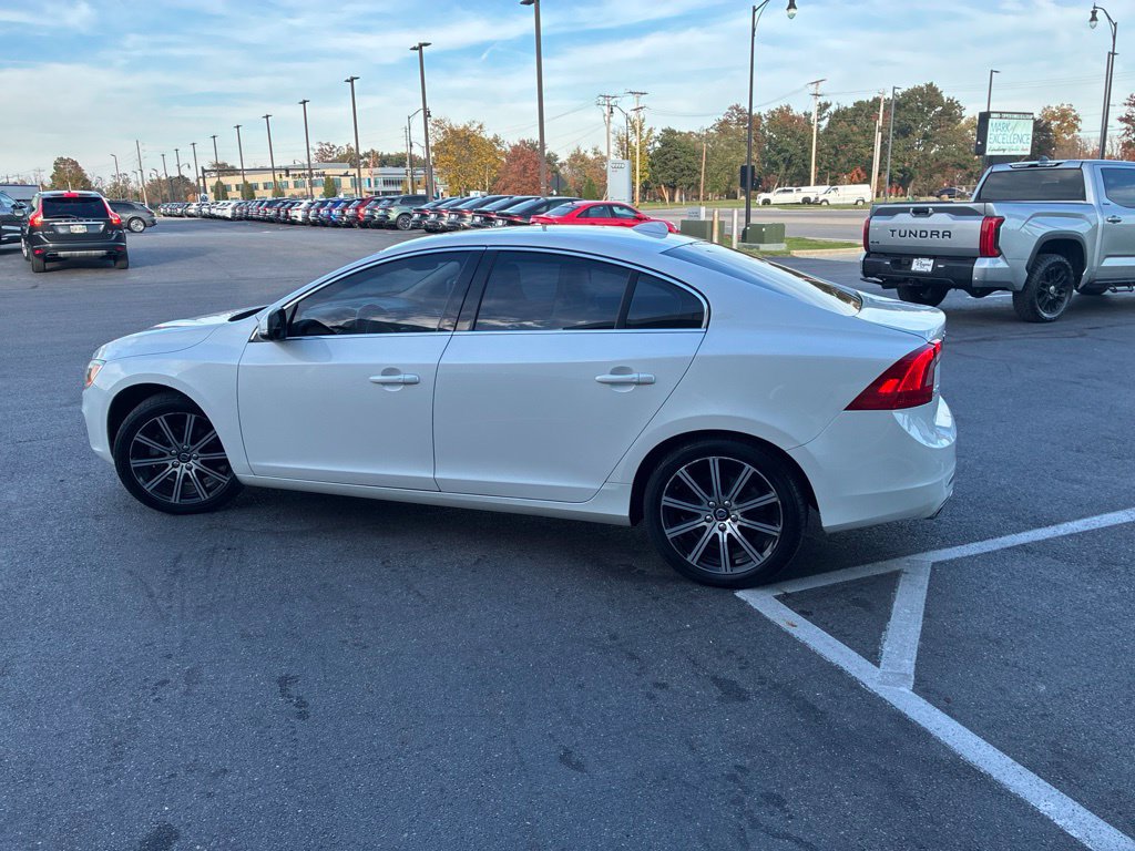 Used 2017 Volvo S60 T5 Inscription Platinum w/ Climate Package AWD/4WD image 7