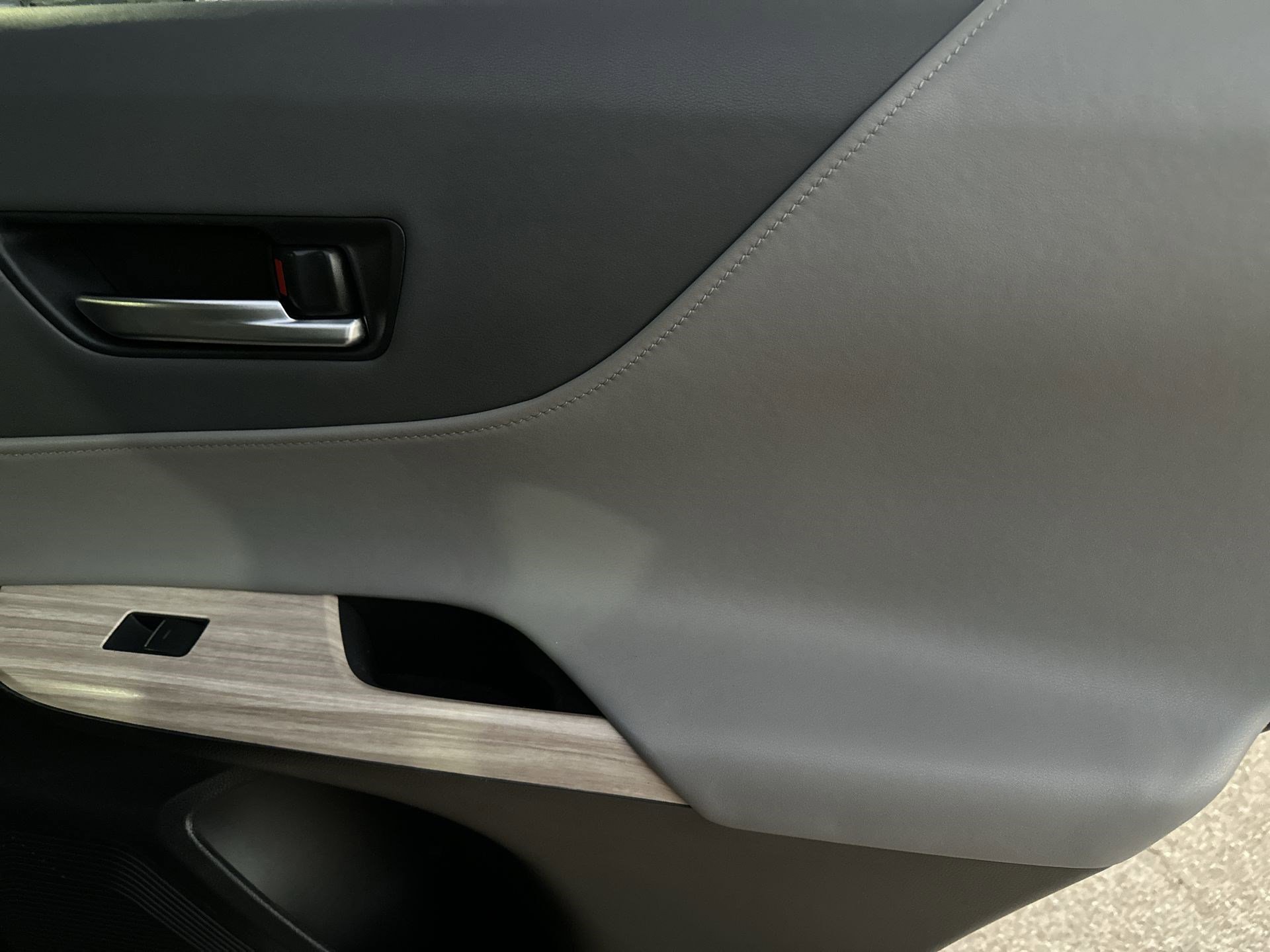 Used 2024 Toyota Venza XLE image 26