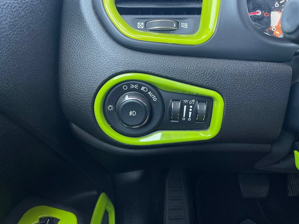 Used 2016 Jeep Renegade Limited FWD image 13