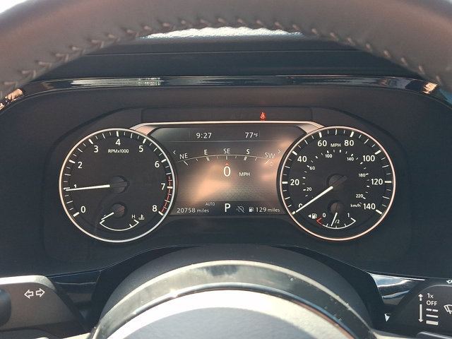 Used 2024 Nissan Pathfinder SL AWD/4WD image 14