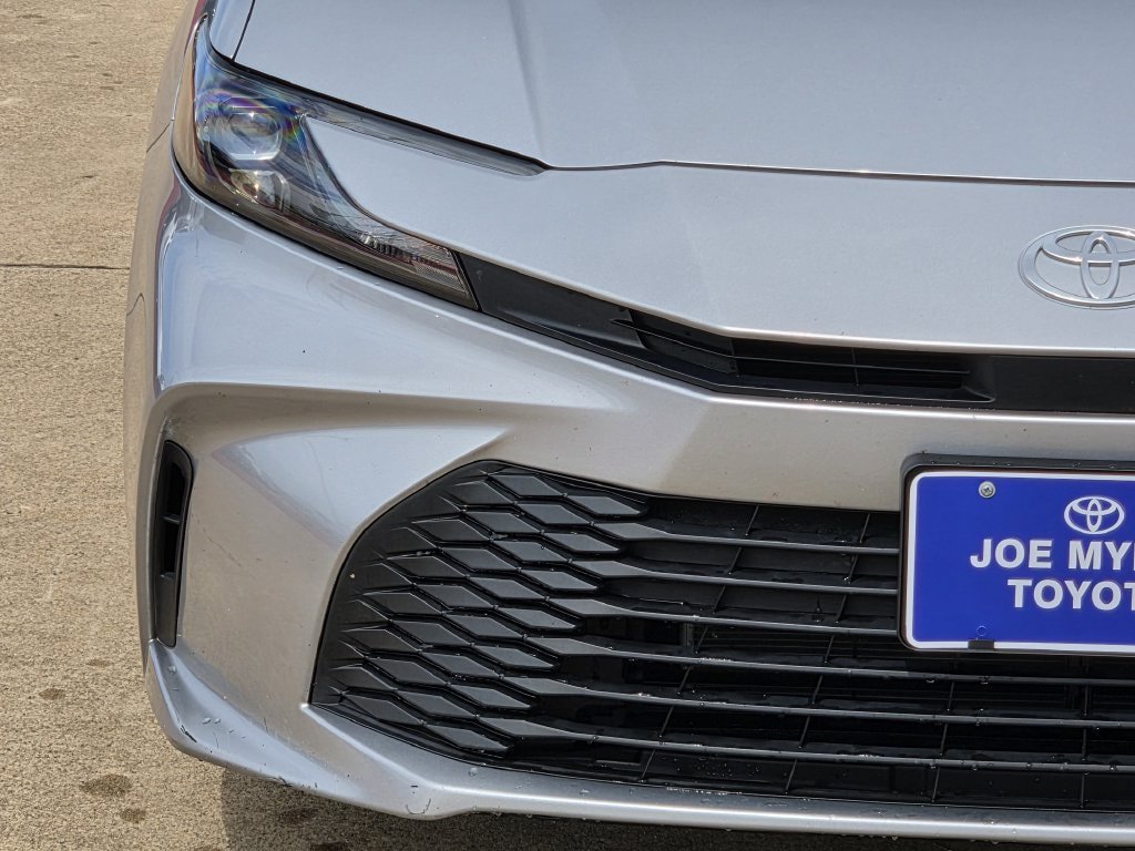 Used 2025 Toyota Camry LE FWD image 5