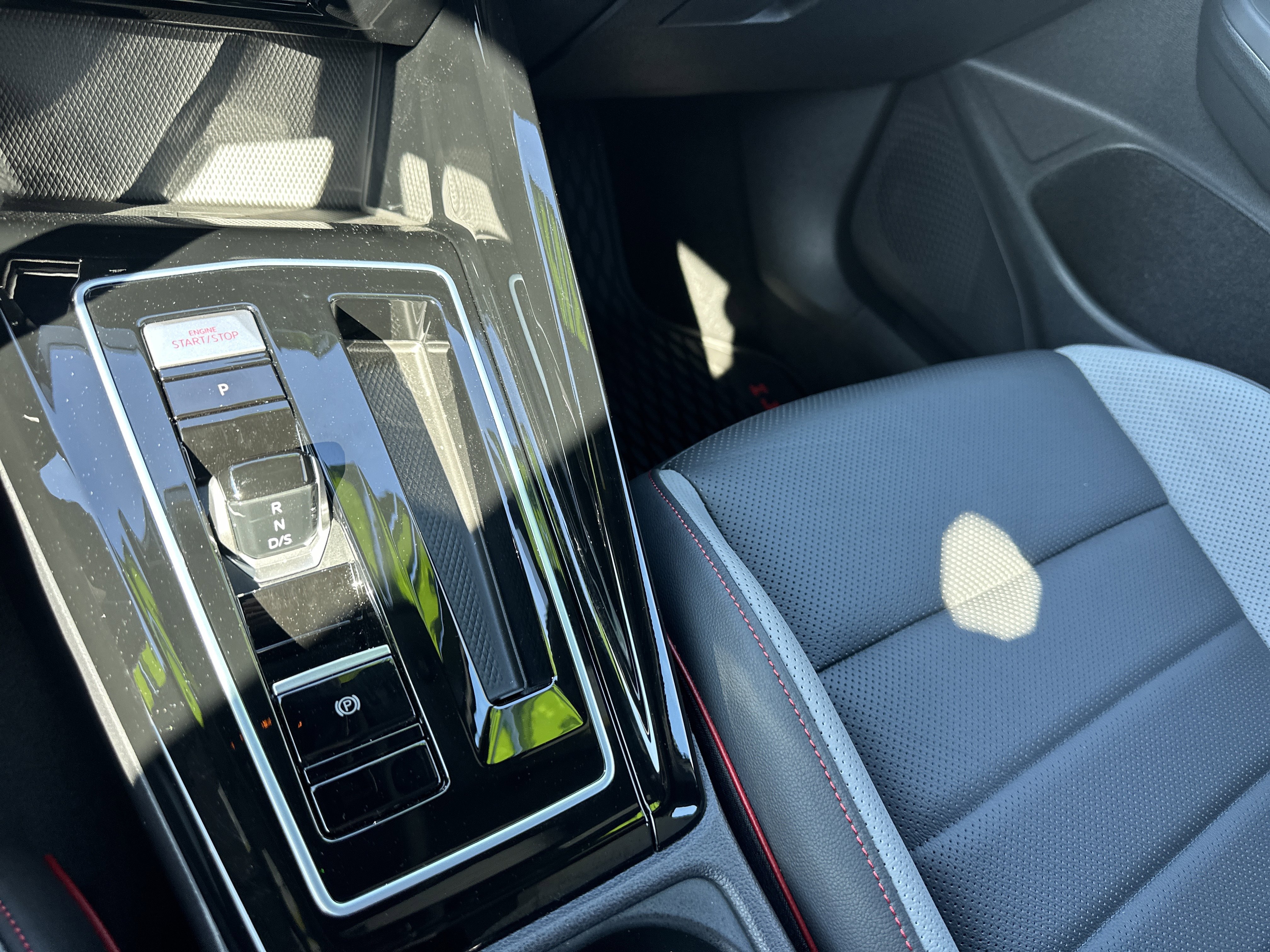 Used 2024 Volkswagen GTI SE image 19