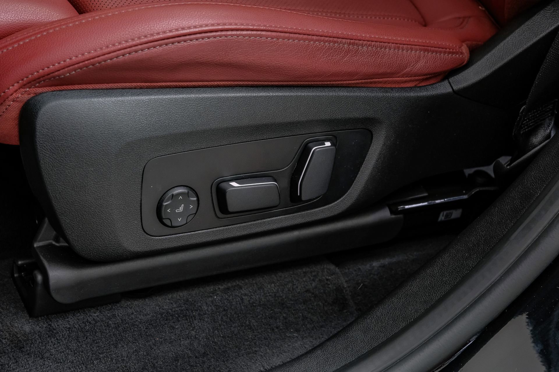 Used 2024 BMW X4 M40i w/ Premium Package image 37