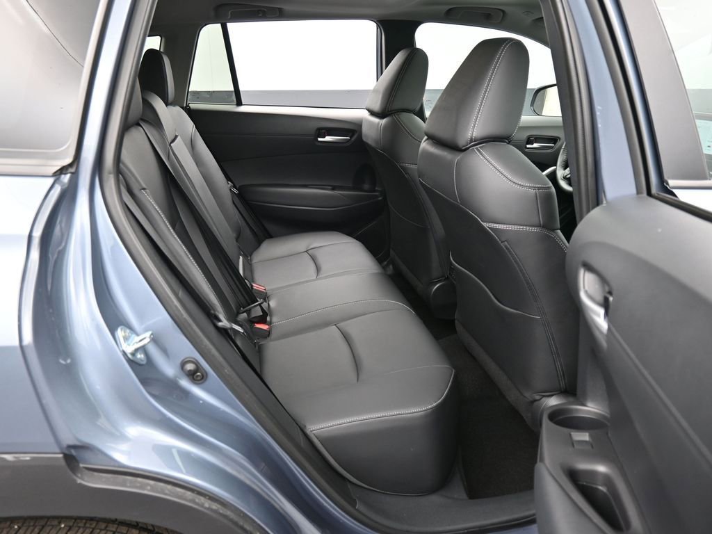 Used 2024 Toyota Corolla Cross XLE w/ Convenience Package image 38
