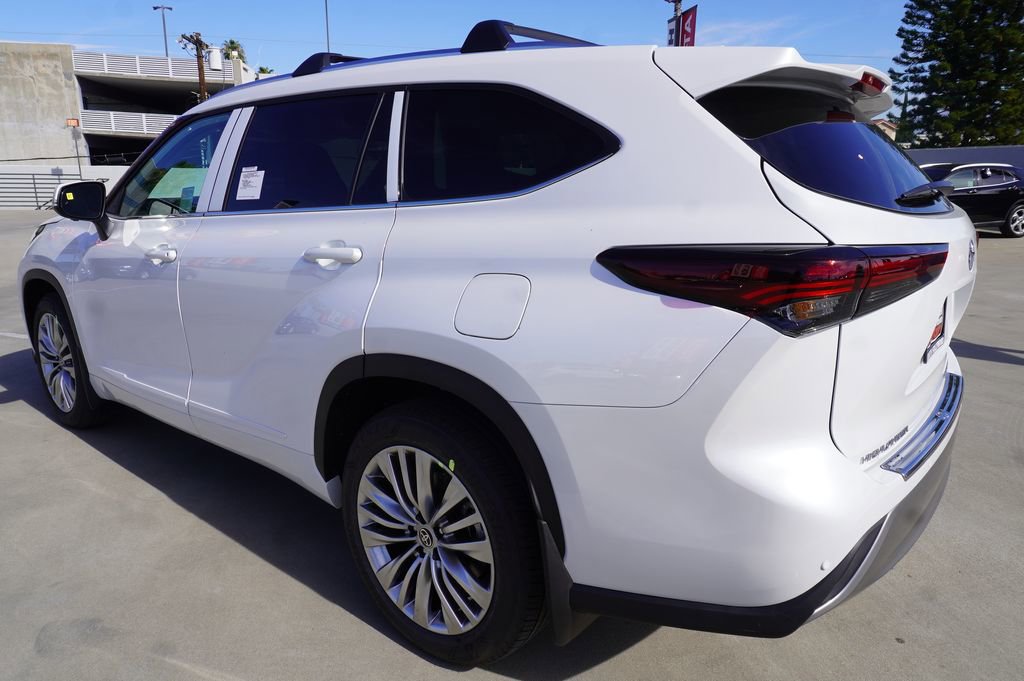 New 2026 Toyota Highlander Platinum image 5
