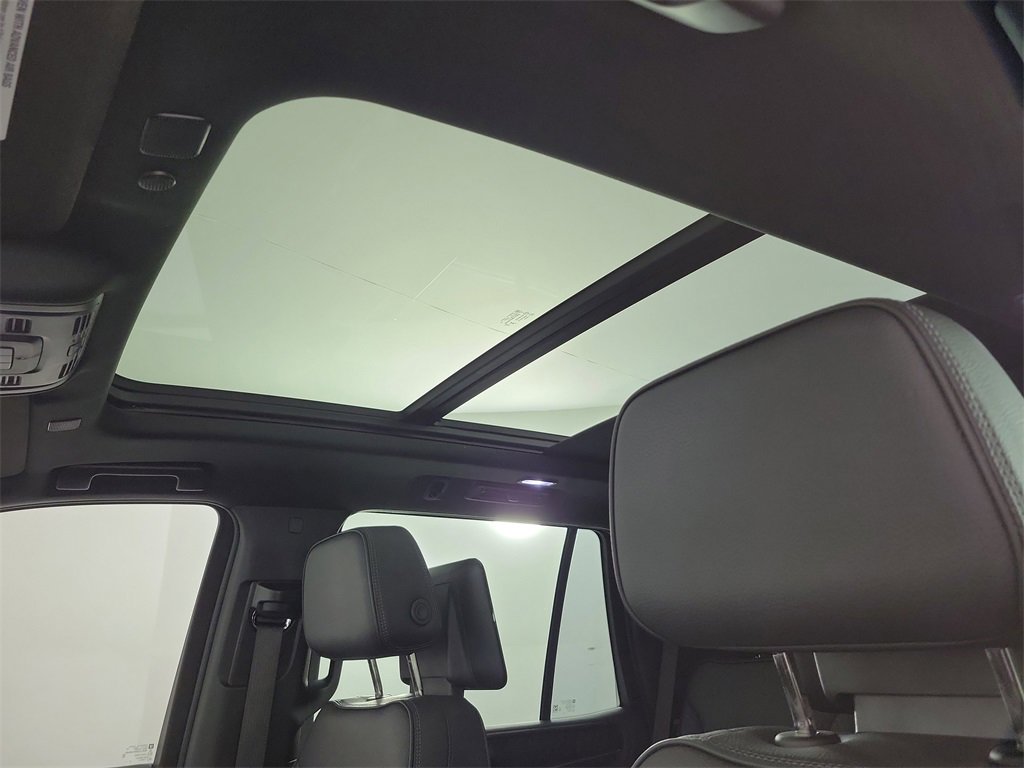 Used 2023 GMC Yukon Denali w/ Denali Reserve Package image 17