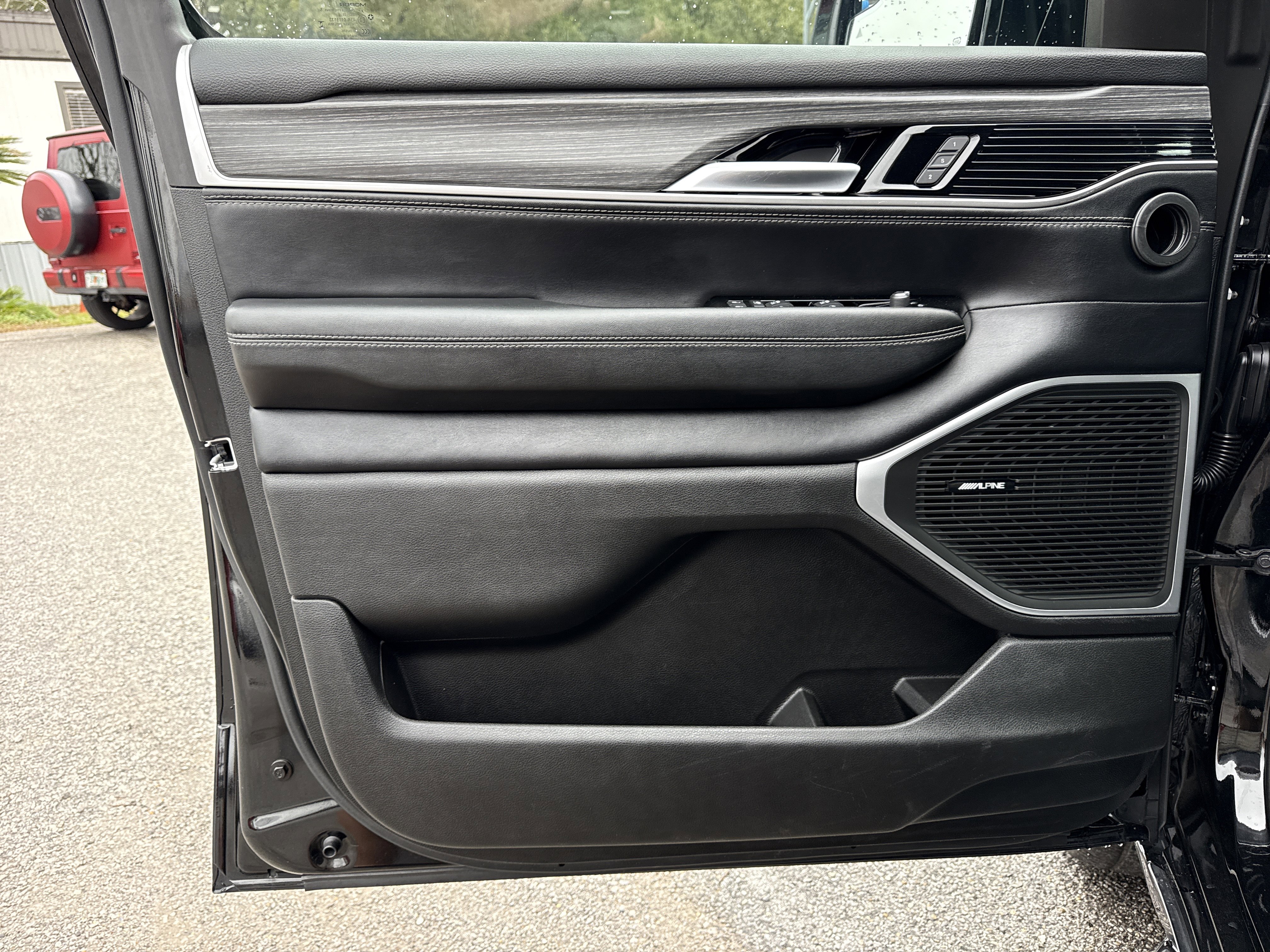 Used 2023 Jeep Wagoneer L Series III w/ Preferred Equipment Group image 42