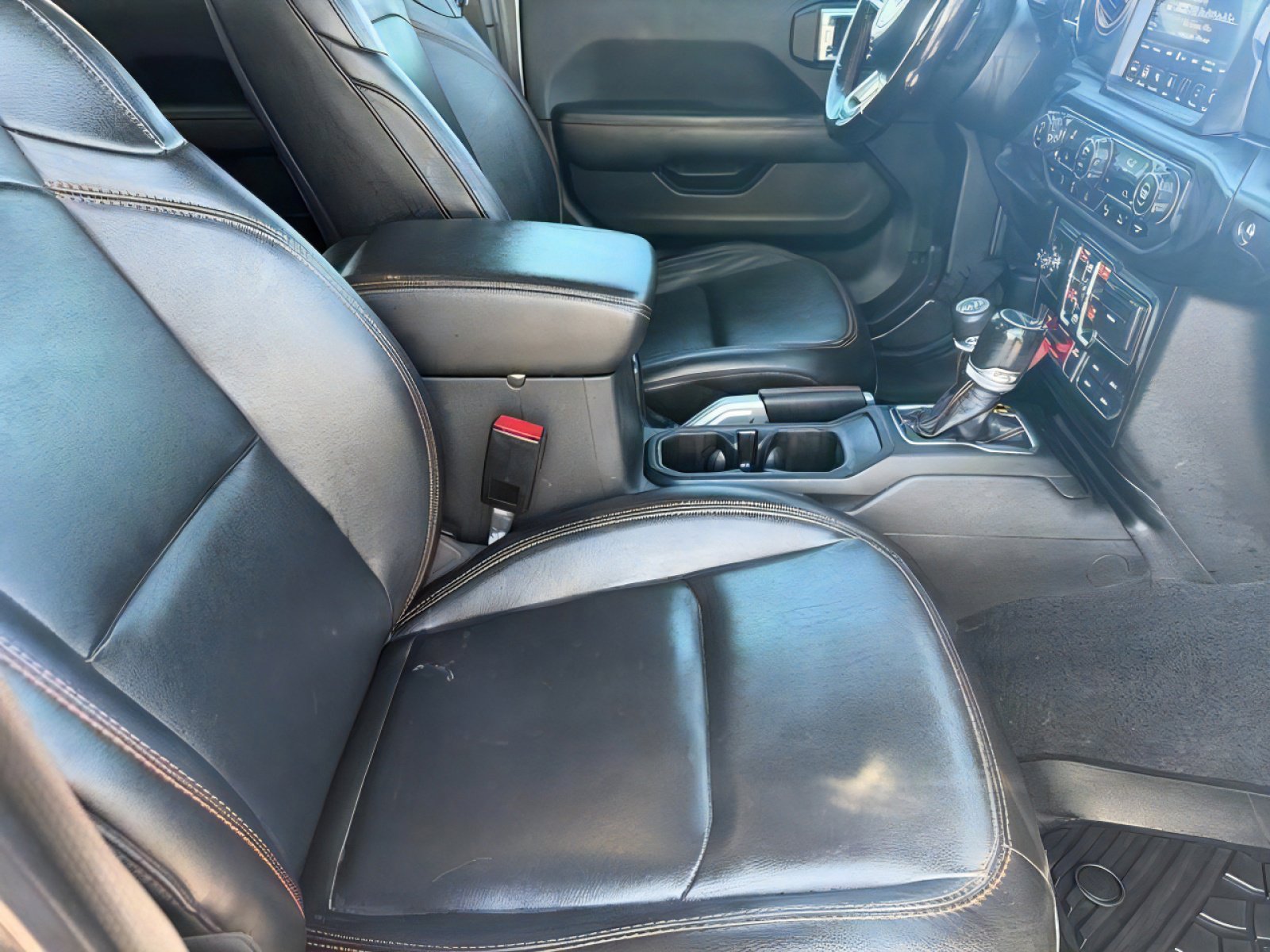 Used 2021 Jeep Gladiator Mojave AWD/4WD image 11